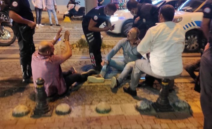 İki kişi arasında çıkan ’köpeğimi çaldın’ kavgası kanlı bitti: 2 yaralı