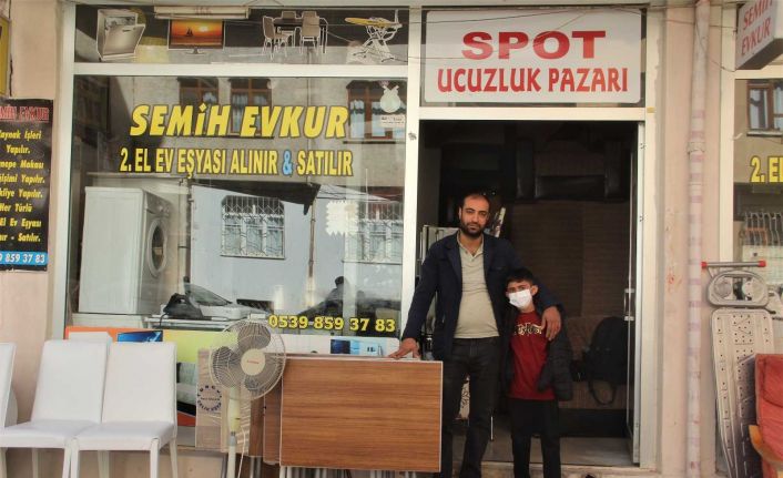 İş yerlerini ikinci el eşyalarla doldurdular, öğrencilerin kente gelmesini beklemeye başladılar