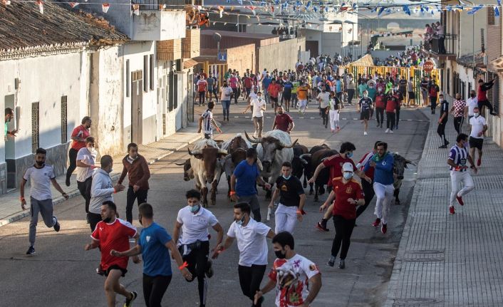 İspanya’da Covid-19 salgının başından bu yana ilk boğa koşusu yapıldı