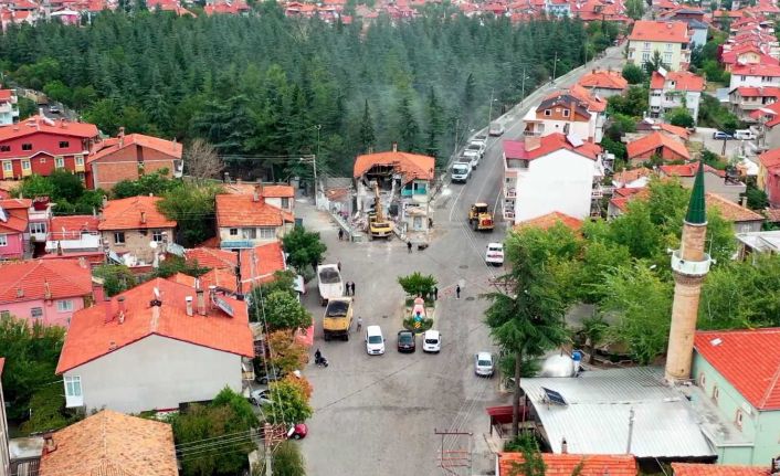 Isparta’da Gülcü mahallesine yeni meydan düzenlemesi