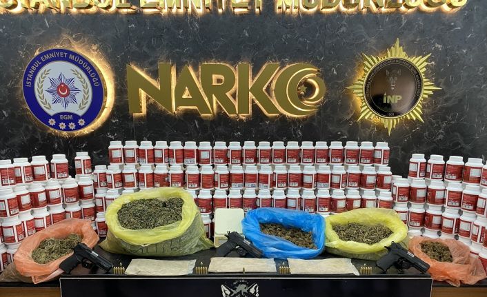 İstanbul’da uyuşturucuyu kişisel sağlık ürünlerine saklayan zehir tacirleri yakalandı