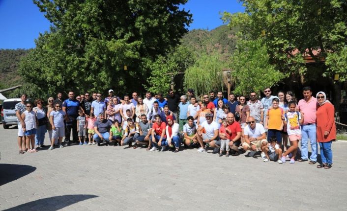 İtfaiyeciler yangınlarda canla başla mücadele ettikleri Marmaris’te bu kez tatil yaptı