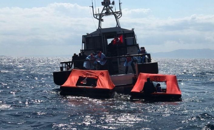 İzmir açıklarında 184 düzensiz göçmen kurtarıldı