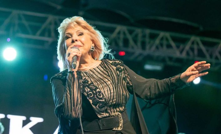 İzmir’de Hanka Paldum rüzgarı