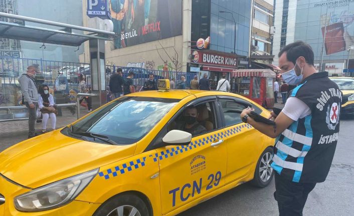 Kadıköy’de ruhsat süresi dolan taksi şoförü aldığı cezaya isyan etti