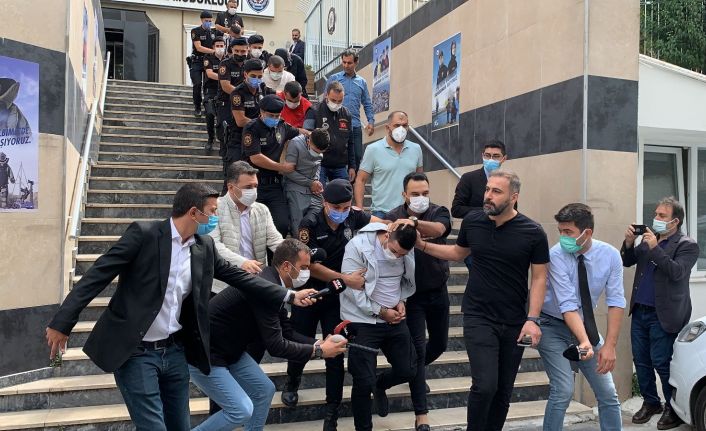 Kağıthane’de polis merkezi önünde silahlı saldırı: 57 yaşındaki kadın öldü