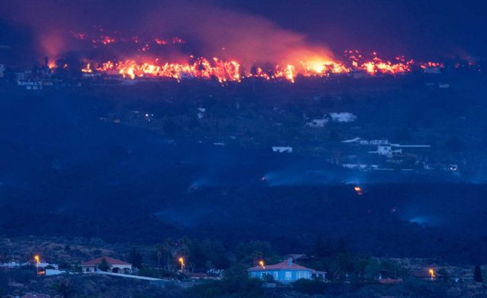 Kanarya Adaları’ndaki yanardağ felaketinde 350 ev yıkıldı