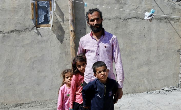 Kanserden eşini kaybeden baba, 3 çocuğuna hem annelik hem babalık yapıyor