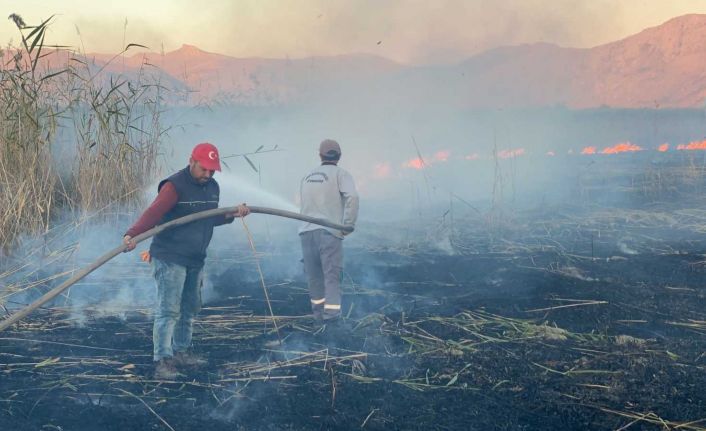 Karamık Gölü sazlık alan yangınını sülük toplayanların çıkardığı iddiası