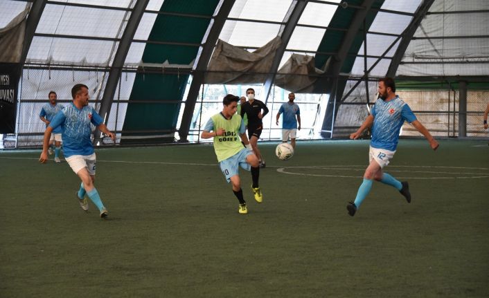 Karatay Belediyesi birimler arası futbol turnuvası başladı