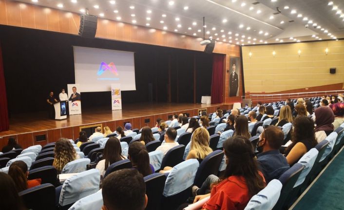 Kariyer Merkezi, ‘İş Aramak Da Bir İştir’ semineri düzenledi