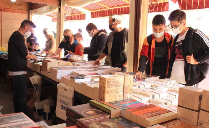 Kartal Kitap Fuarı kitapseverlere kapılarını açtı