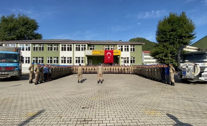 Kastamonu’dan gelen komandolar Ayancık’a veda etti: “Batakta, çatakta, Bozkurt’ta, Ayancık’ta daima hazır”