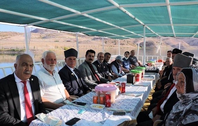 Kaymakam Bek, şehit yakınları, gaziler ve gazi ailelerine yemek programı düzenledi