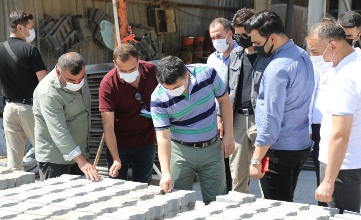 Kaymakam Tunç, beton parke ve boru üretim tesisinde incelemelerde bulundu