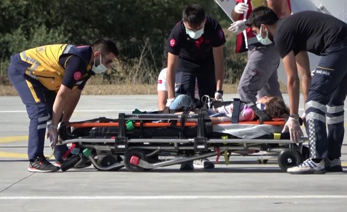 Kazada ağır yaralanan 5 yaşındaki çocuk, ambulans helikopterle hastaneye sevk edildi