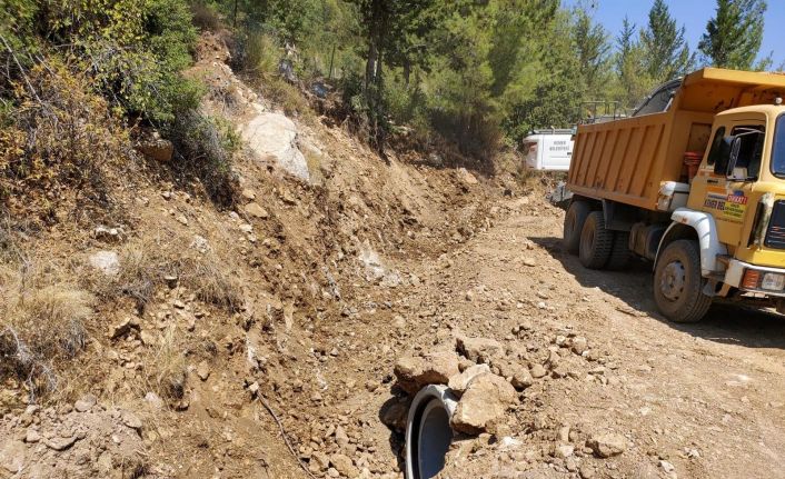 Kemer’de yayla yollarına bakım çalışması