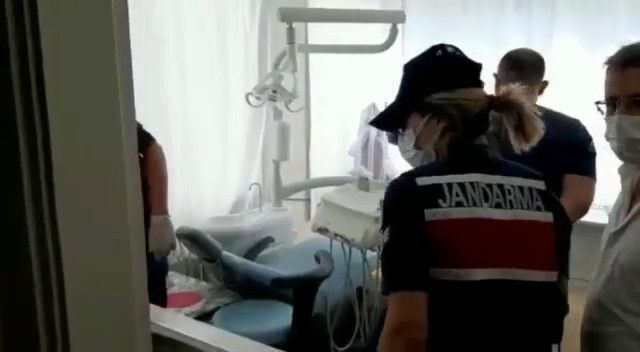 Kendisini dişçi olarak tanıtıp tedavi eden şahsın muayenehanesine operasyon