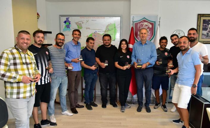 Kepez Belediye Spor Kulübü antrenörleri 35 bin kitap topladı