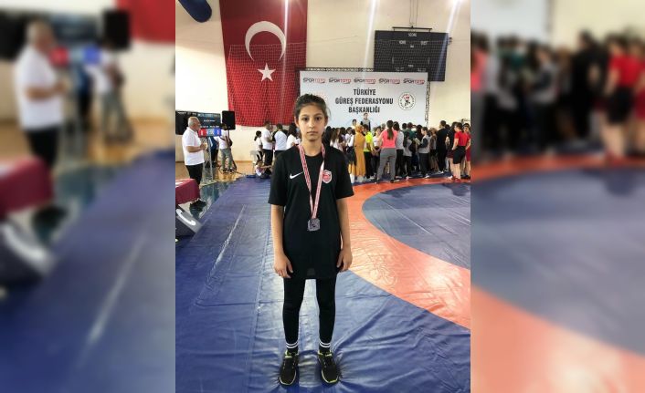 Kepez Belediyesi Güreş takımı sporcusu Elif, milli takım kampına davet edildi