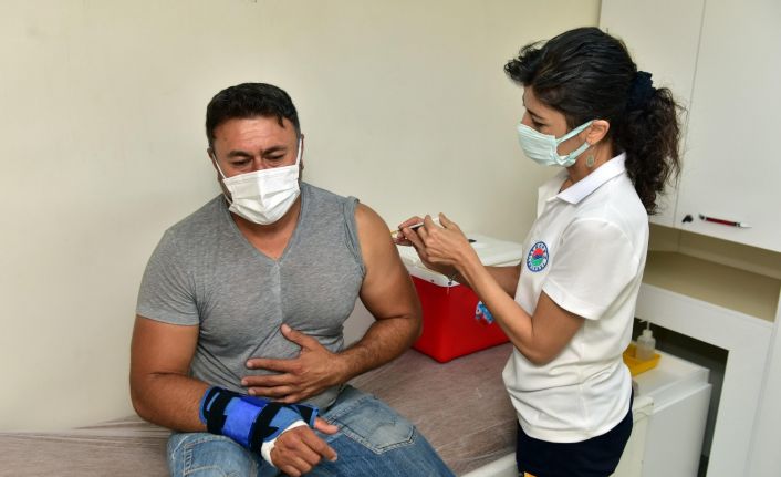 Kepez Belediyesi Sağlık Merkezi ekibi, 41 günde 9 bin Covid-19 aşısı yaptı