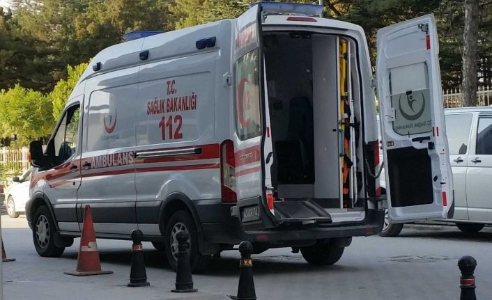 Konya’da minibüsün çarptığı 2 genç yaralandı