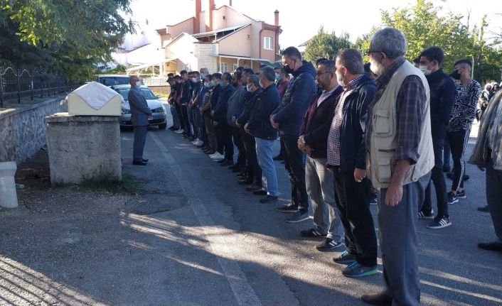 Konya’daki kazada ölen genç kız son yolculuğuna uğurlandı