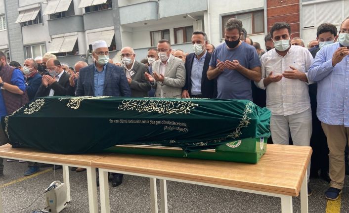 Koronaya yenilen doktora çalıştığı hastane önünde cenaze töreni