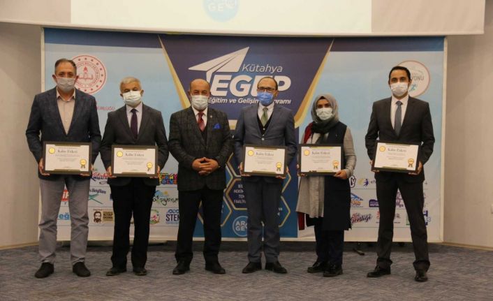 Kütahya’da 11 okula kalite etiketi, 19 okula vizyon belgesi