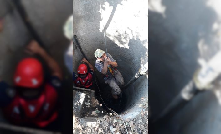 Kuyuya düşen kişiyi itfaiye kurtardı