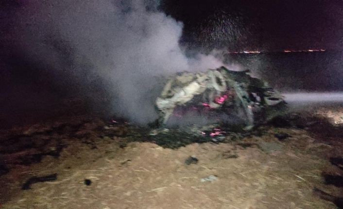 Lastiği patlayan kamyonet takla atıp alev aldı: 2 ölü