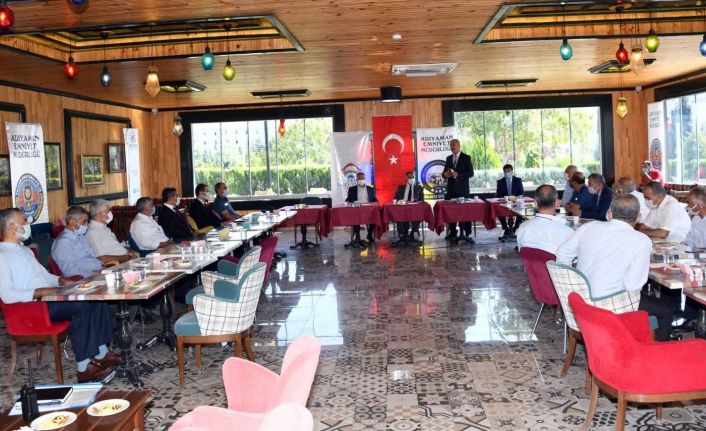 Mahalle muhtarları ile “huzur ve güvenlik” toplantısı yapıldı