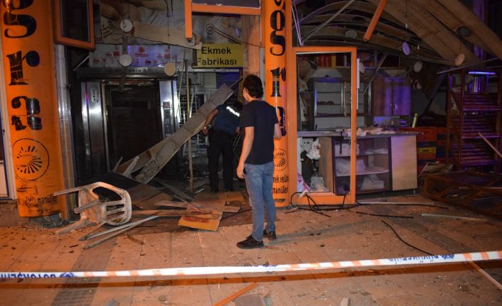 Malatya’da ekmek fırını bomba gibi patladı: Ortalık savaş alanına döndü