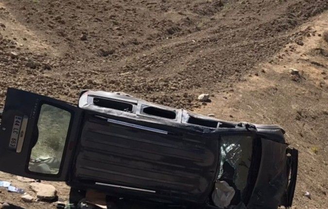 Malatya’da hafif ticari araç şarampole yuvarlandı : 5 yaralı