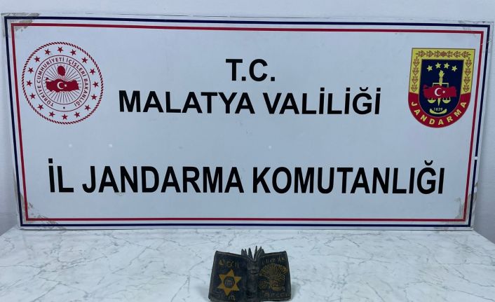 Malatya’da Roma sütunu ve Roma Dönemi’ne ait deri kaplama altın yaldızlı kitap ele geçirildi