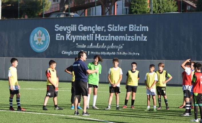 Manisa FK Akademi seçmelerine yoğun ilgi
