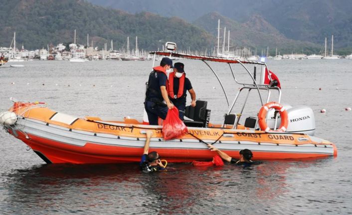 Marmaris körfezinde dip temizliği