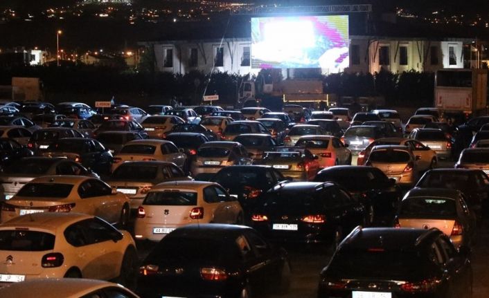 Melikgazi’de arabalı sinema etkinliğinin son filmi  "Başlangıç"  oldu