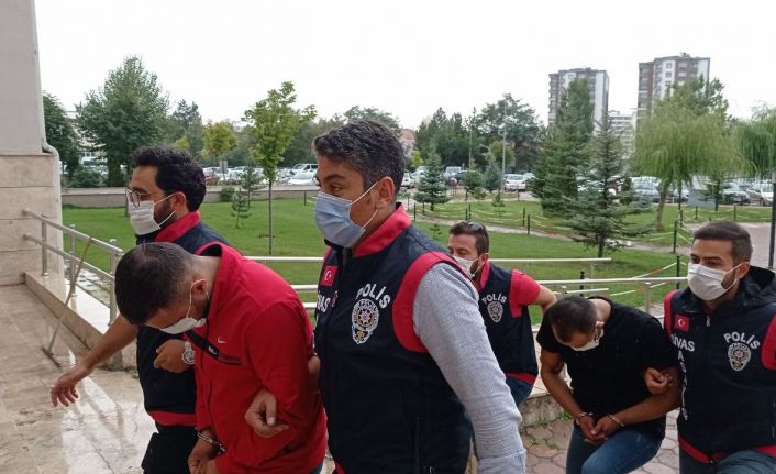 Meşhur köftecilere giren hırsızlar polisten kaçamadı