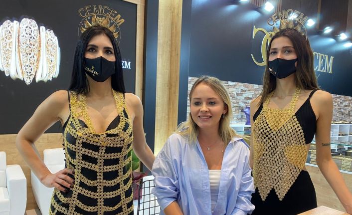 Milyonluk altınlar sergilendi, tarihi Dört Ayaklı Minare ve kıyafet gözleri kamaştırdı