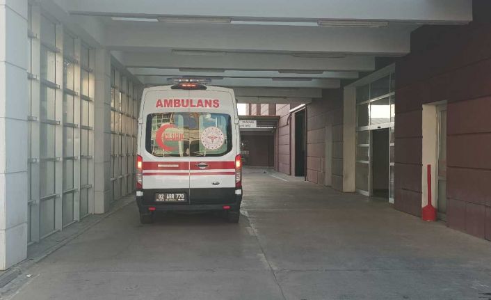 Motosiklet şarampole yuvarlandı: 2 yaralı