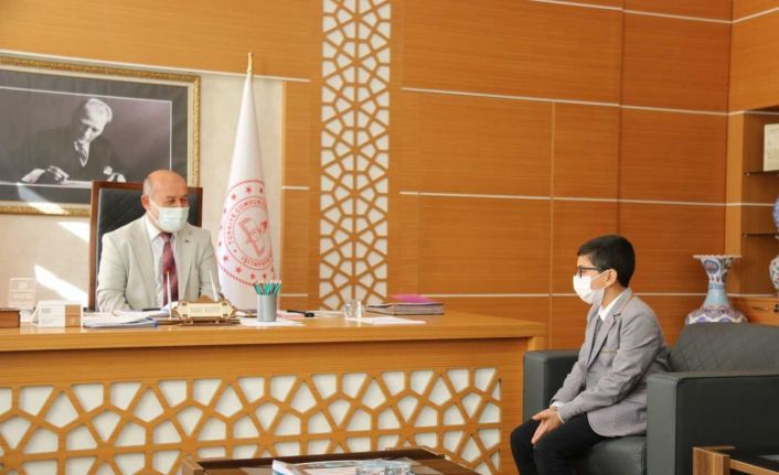 Müdür Başyiğit, Kur’an-ı Kerim’i Güzel Okuma Yarışması birincisi Süngü’yü kabul etti