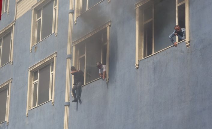 Muş’ta itfaiyenin yetersiz kaldığı yangında kurs merkezinde can pazarı