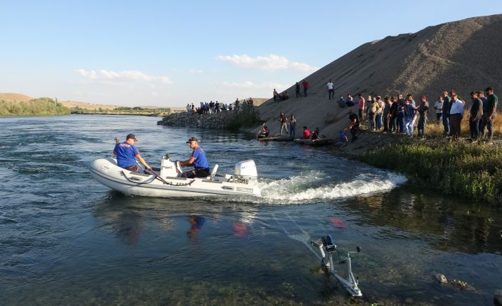 Muş’ta nehre giren genç boğuldu