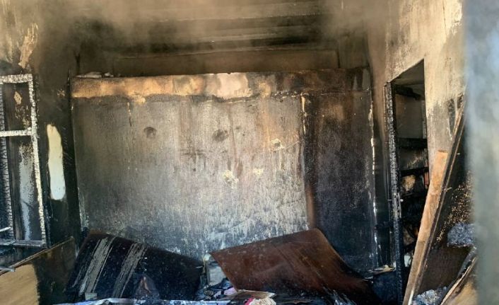 Müstakil evde çıkan yangında mutfak küle döndü
