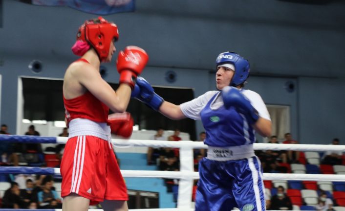 Nuri Eroğlu Büyük Erkekler ve Kadınlar Türkiye Ferdi Boks Şampiyonası başladı