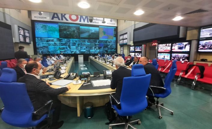 Okulların açılış gününde İstanbul’da ulaşım ve trafik AKOM’dan koordine edildi