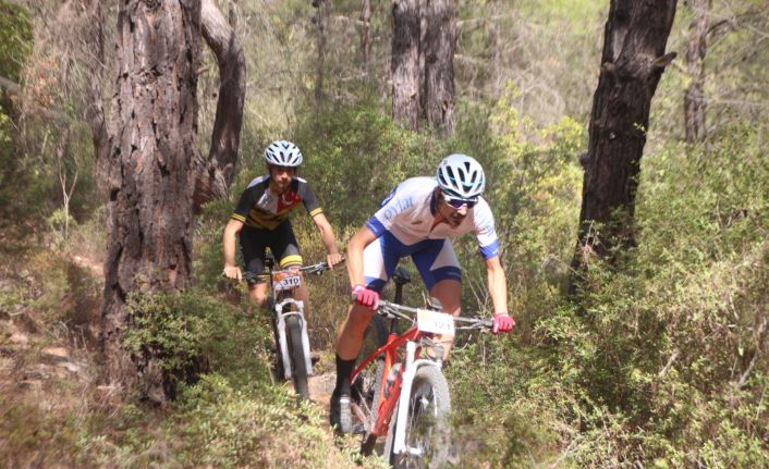 Ormanlık alandaki zorlu parkurda 85 sporcu kıyasıya mücadele etti