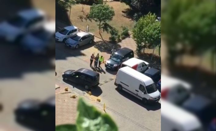 (Özel) Evlere girmeye çalışan hırsız suçüstü yakalandı, kovalamaca anı kameraya yansıdı