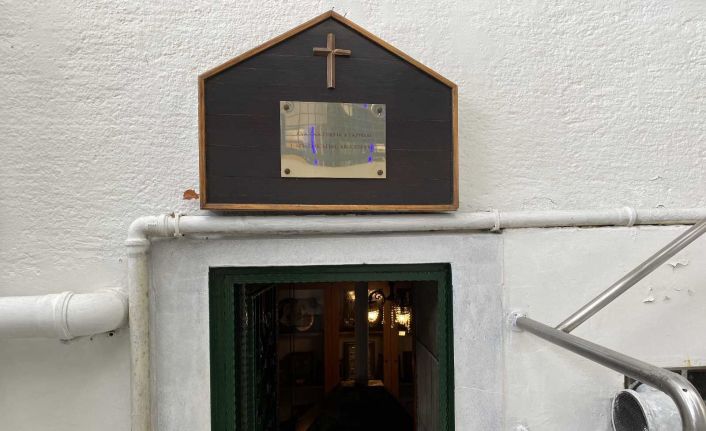 (Özel) Kadıköy’de meyhanenin içindeki ayazma kilisesi dünyada ilk olma özelliğini taşıyor